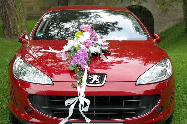 Kami menyediakan persewaan mobil pengantin dengan berbagai armada spesial khusus untuk melengkapi momen pernikahan anda atau keluarga